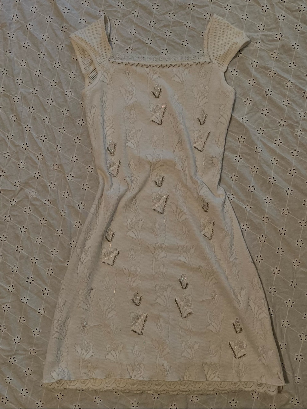 fruto da fruta - embroidered mini dress with lace trim